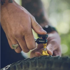 Lezyne Tubeless CO2 Blaster Inkl. Zwei CO2 Kartuschen -Fahrradteile Verkaufsladen CO2 Blaster 2019 04 15 Lezyne 429 1800x1800gcgzDHHCR0Bxx