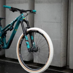 Onza Porcupine TRC 27.5x2.40 White Edition Faltreifen -Fahrradteile Verkaufsladen DSC00519 1 2400x3000 1